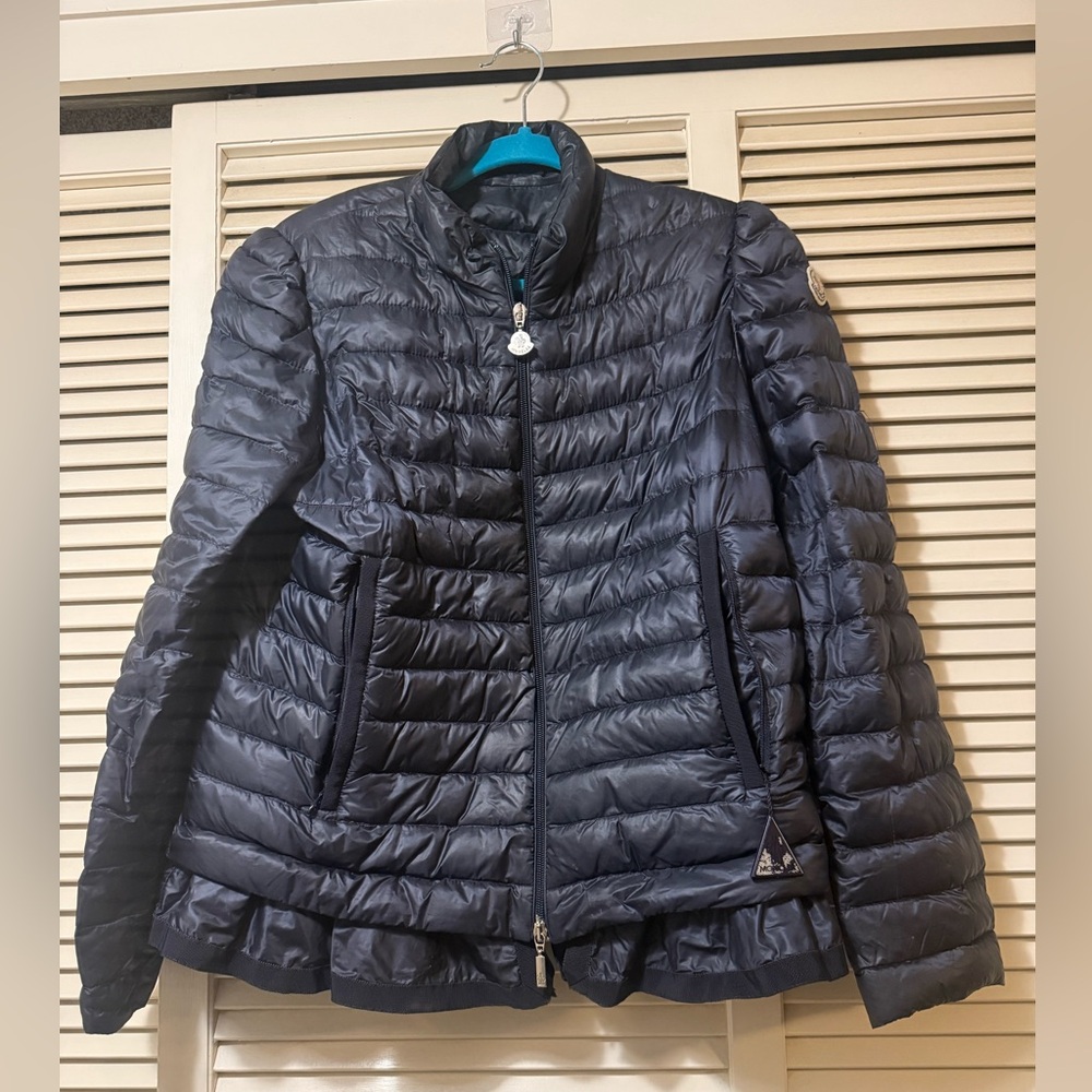 Sold Moncler Ruffle bottom light down jacket navy blue - size 4/L to XL